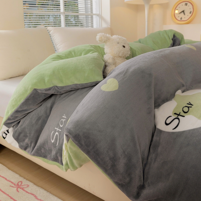 91家纺网 家纺一手货源 找家纺 富馨莱 2025新款牛奶绒印花单件被套240克面料支持一件定制尺寸 心星相印