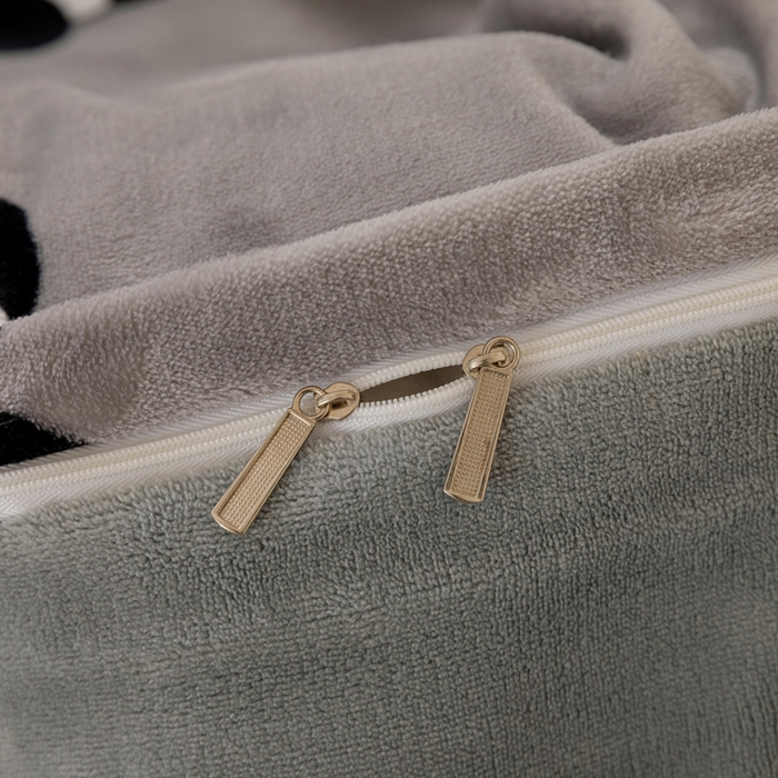 91家纺网 家纺一手货源 找家纺 富馨莱 2025新款牛奶绒印花单件被套240克面料支持一件定制尺寸 熊猫-灰