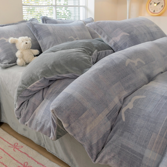 91家纺网 家纺一手货源 找家纺 富馨莱 2025新款牛奶绒印花单件被套240克面料支持一件定制尺寸 自由飞翔