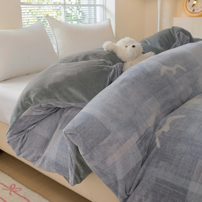 91家纺网 家纺一手货源 找家纺 富馨莱 2025新款牛奶绒印花单件被套240克面料支持一件定制尺寸 自由飞翔