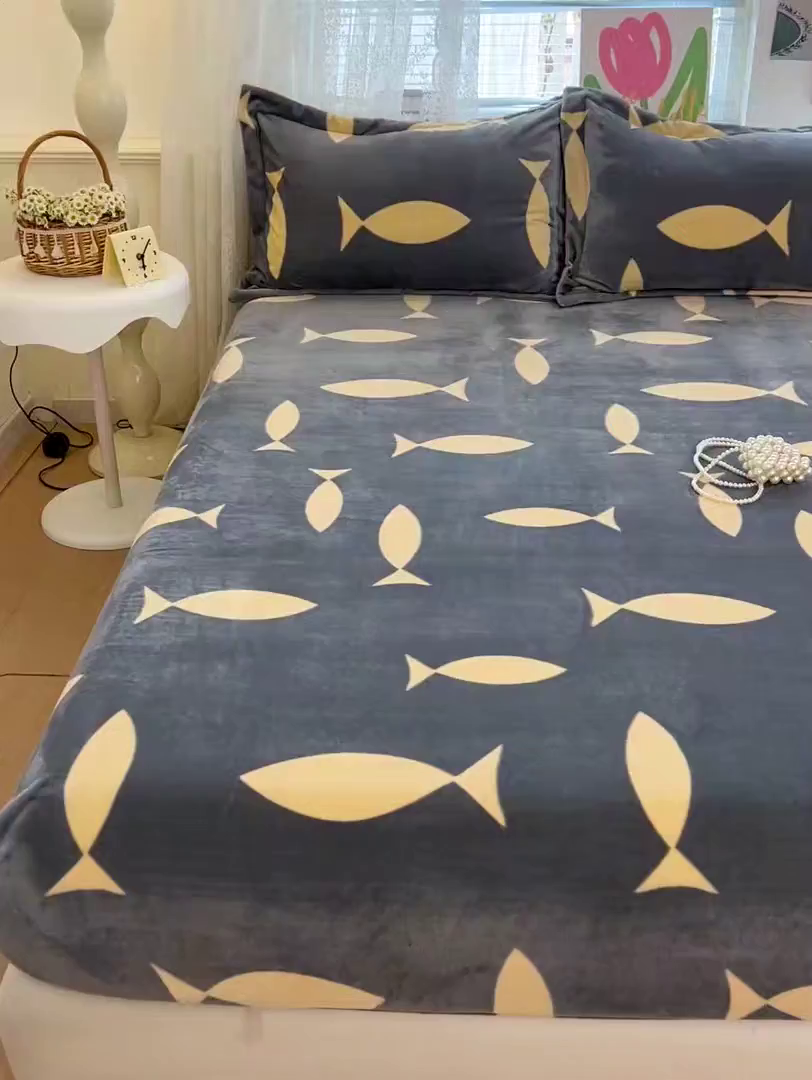 91家纺网 家纺一手货源 找家纺 （总）富馨莱 2025新款牛奶绒印花床笠240克面料支持一件定制尺寸