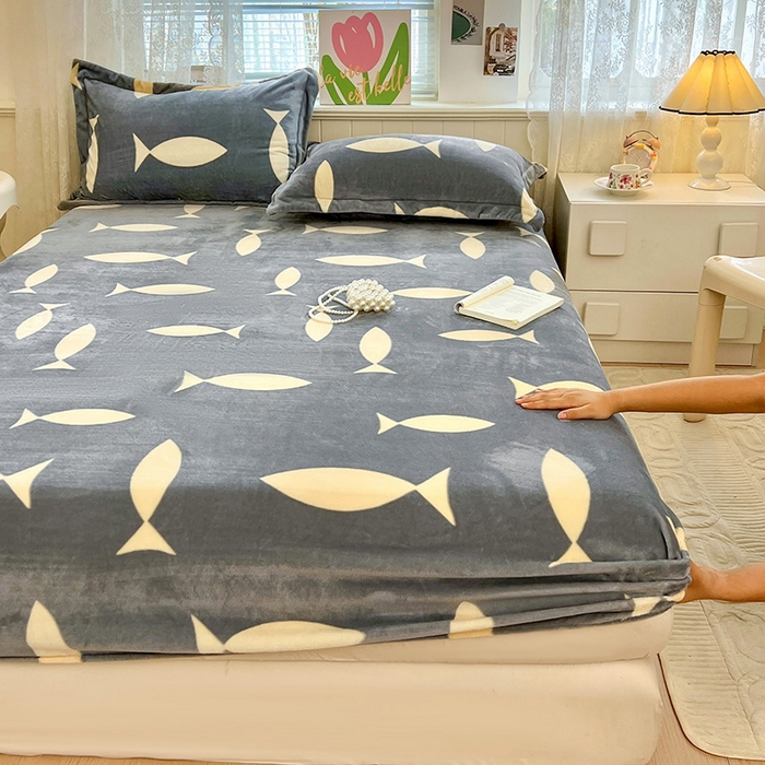 91家纺网 家纺一手货源 找家纺 （总）富馨莱 2025新款牛奶绒印花床笠240克面料支持一件定制尺寸