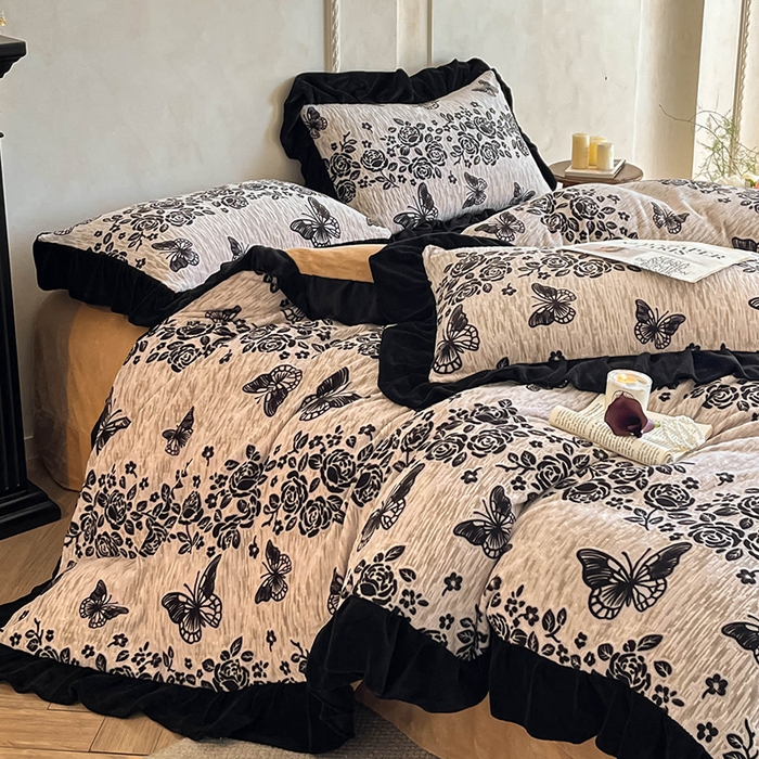 91家纺网 家纺一手货源 找家纺 佳品居 2025新款法式复古雕花绒四件套 蝶恋花语