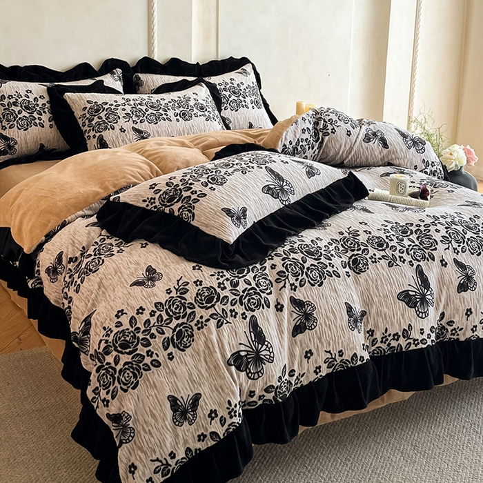 91家纺网 家纺一手货源 找家纺 佳品居 2025新款法式复古雕花绒四件套 蝶恋花语