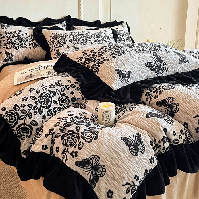 91家纺网 家纺一手货源 找家纺 佳品居 2025新款法式复古雕花绒四件套 蝶恋花语