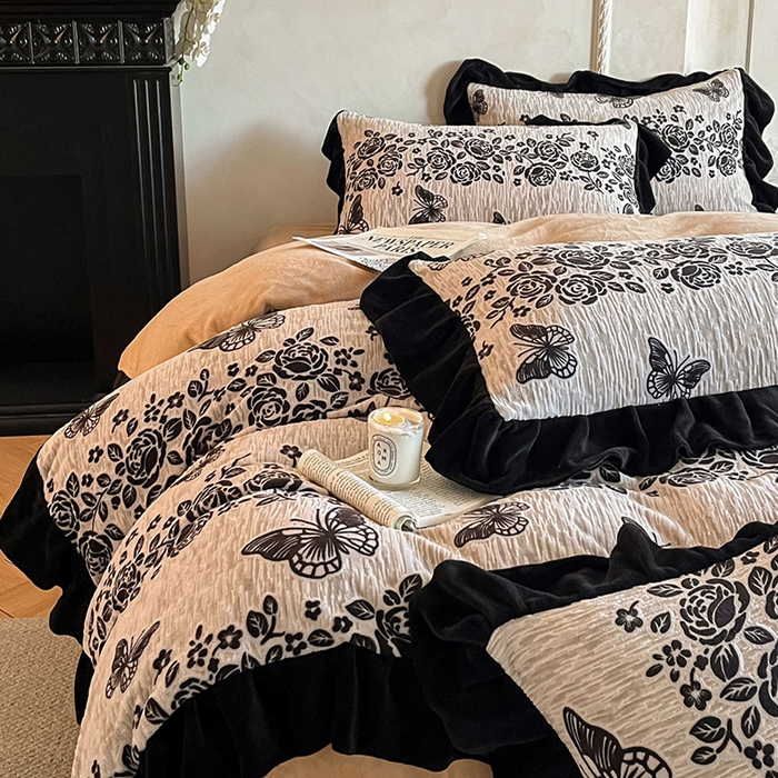 91家纺网 家纺一手货源 找家纺 佳品居 2025新款法式复古雕花绒四件套 蝶恋花语