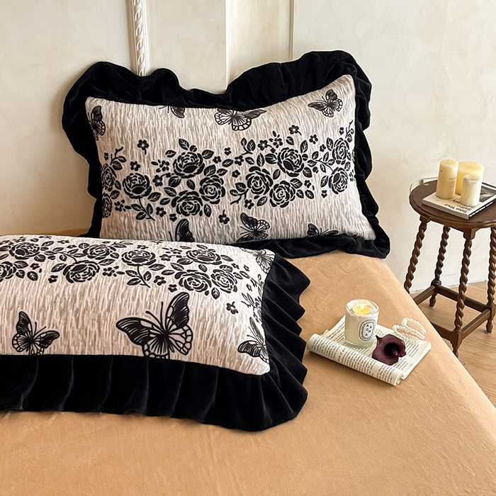 91家纺网 家纺一手货源 找家纺 佳品居 2025新款法式复古雕花绒四件套 蝶恋花语