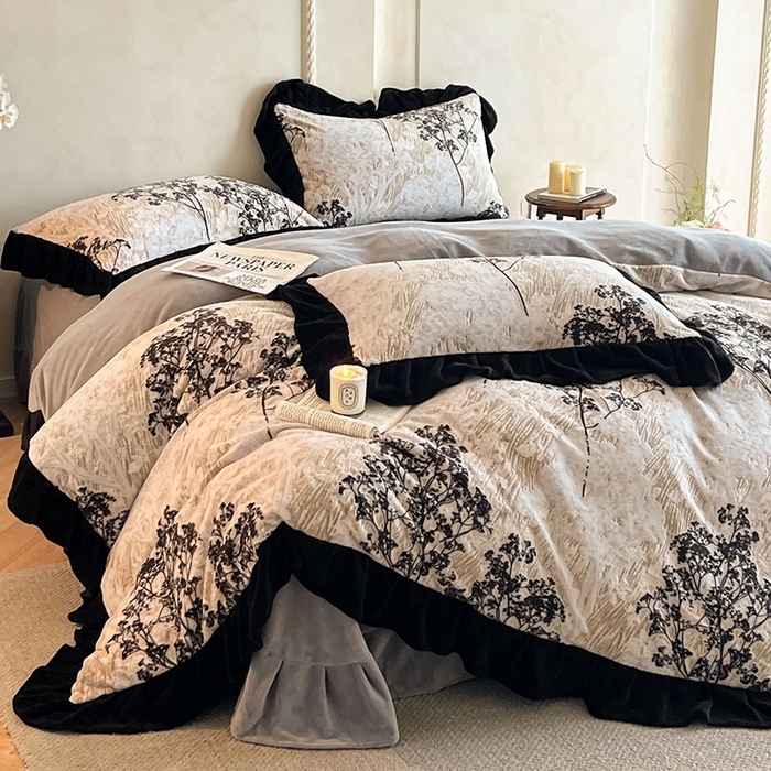 91家纺网 家纺一手货源 找家纺 佳品居 2025新款法式复古雕花绒四件套 迷林