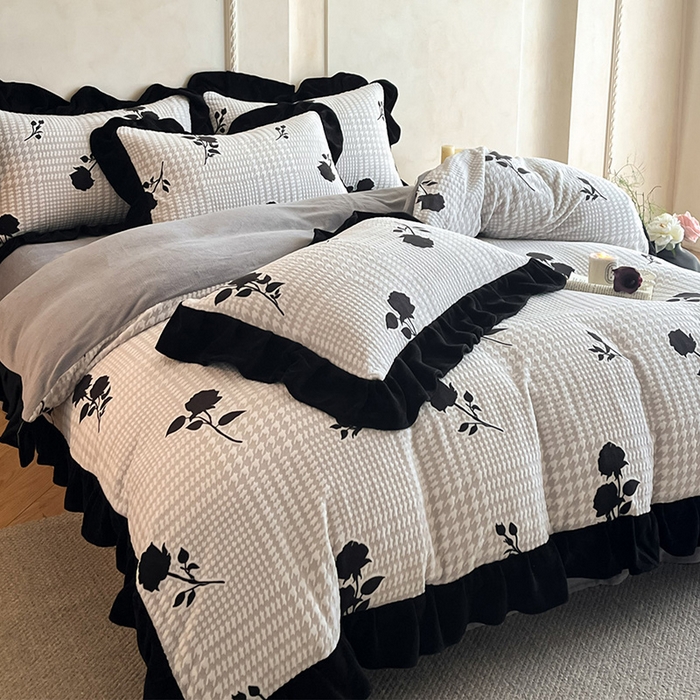 91家纺网 家纺一手货源 找家纺 佳品居 2025新款法式复古雕花绒四件套 千鸟花语