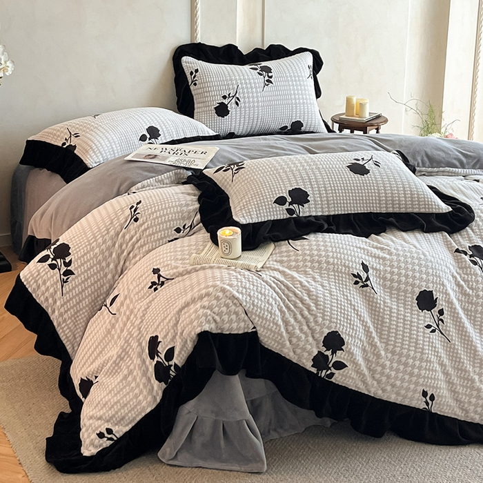 91家纺网 家纺一手货源 找家纺 佳品居 2025新款法式复古雕花绒四件套 千鸟花语