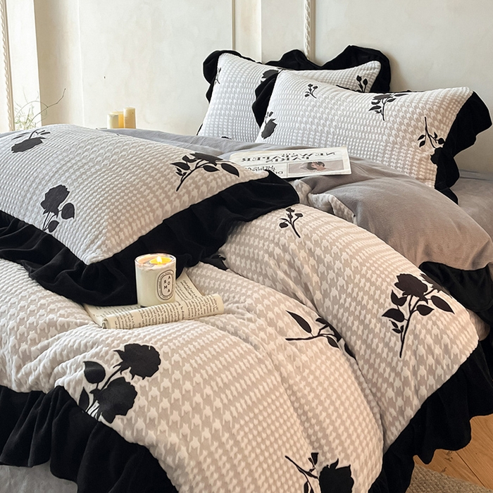 91家纺网 家纺一手货源 找家纺 佳品居 2025新款法式复古雕花绒四件套 千鸟花语