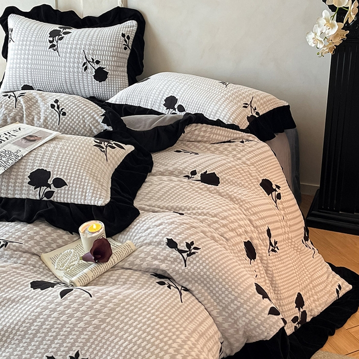 91家纺网 家纺一手货源 找家纺 佳品居 2025新款法式复古雕花绒四件套 千鸟花语