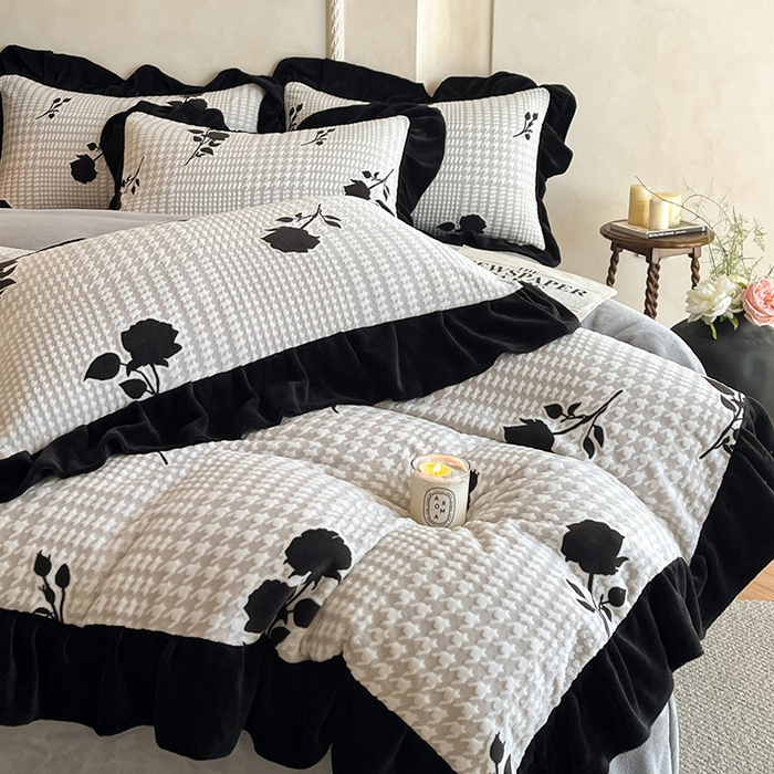 91家纺网 家纺一手货源 找家纺 佳品居 2025新款法式复古雕花绒四件套 千鸟花语