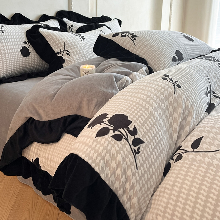 91家纺网 家纺一手货源 找家纺 佳品居 2025新款法式复古雕花绒四件套 千鸟花语