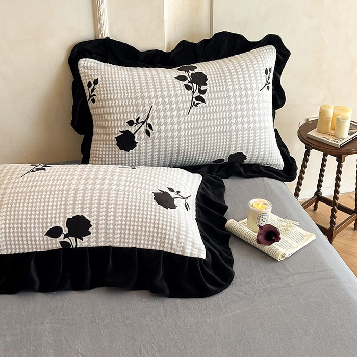 91家纺网 家纺一手货源 找家纺 佳品居 2025新款法式复古雕花绒四件套 千鸟花语