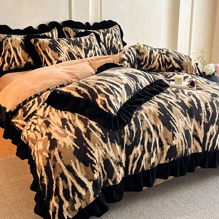 91家纺网 家纺一手货源 找家纺 佳品居 2025新款法式复古雕花绒四件套 文艺复兴