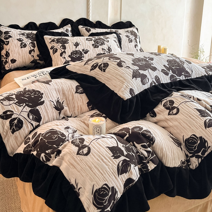 91家纺网 家纺一手货源 找家纺 佳品居 2025新款法式复古雕花绒四件套 叶伴花香