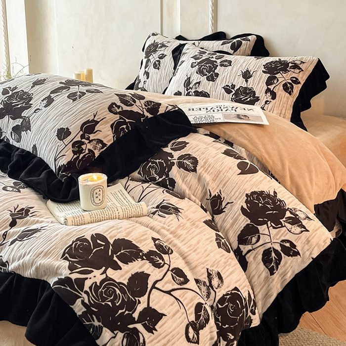 91家纺网 家纺一手货源 找家纺 佳品居 2025新款法式复古雕花绒四件套 叶伴花香