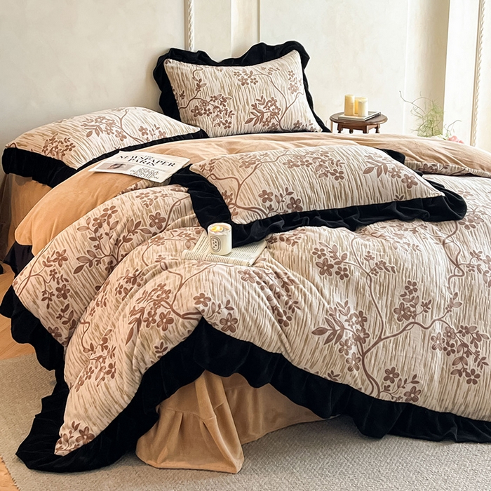 91家纺网 家纺一手货源 找家纺 佳品居 2025新款法式复古雕花绒四件套 叶语悠然