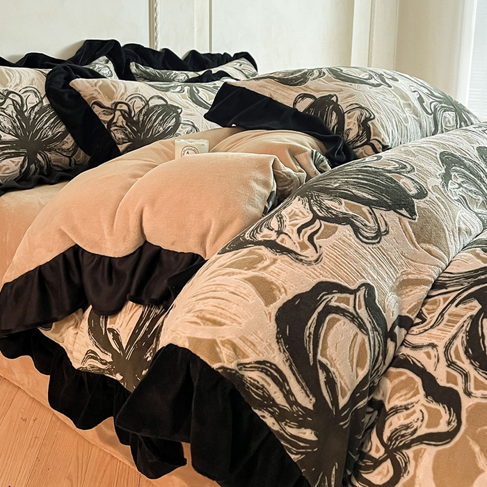 91家纺网 家纺一手货源 找家纺 佳品居 2025新款法式复古雕花绒四件套 优雅花卉