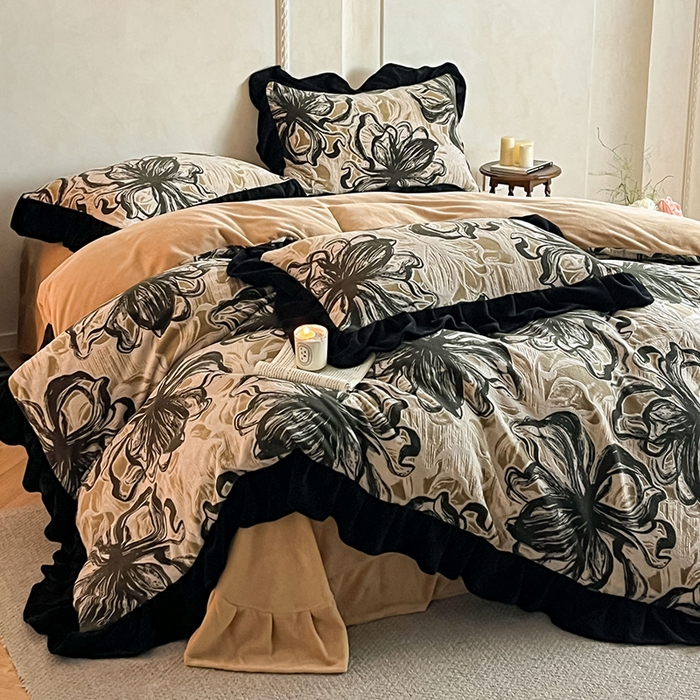 91家纺网 家纺一手货源 找家纺 佳品居 2025新款法式复古雕花绒四件套 优雅花卉