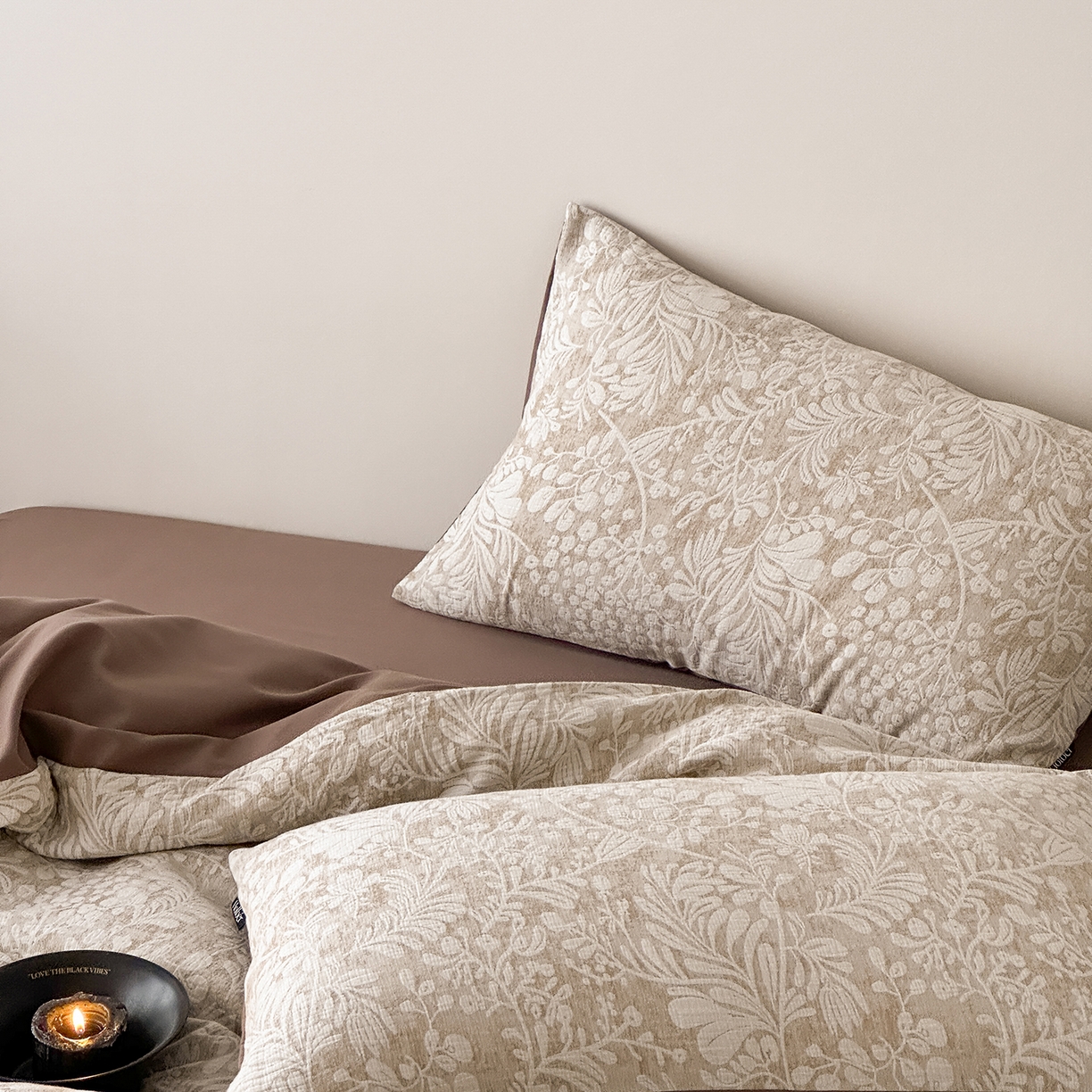 91家纺网 家纺一手货源 找家纺 （总）赫帛 2025新款50支全棉贡缎磨毛四件套-七草（磨毛款）