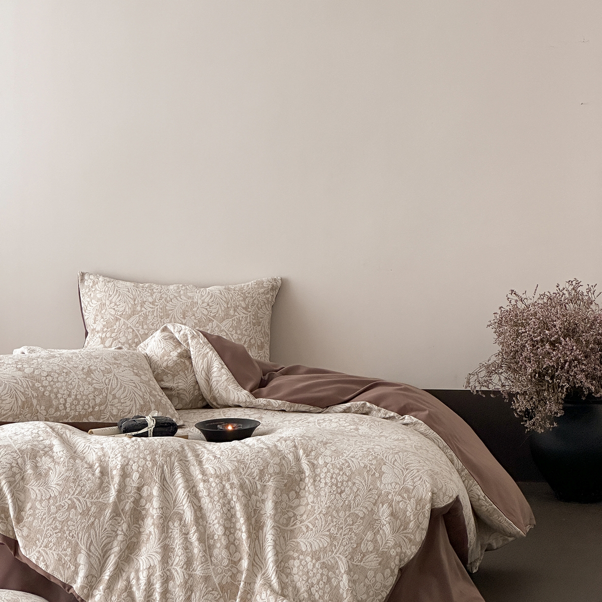 91家纺网 家纺一手货源 找家纺 赫帛 2025新款50支全棉贡缎磨毛四件套-七草（磨毛款） 七草-咖色（磨毛款）