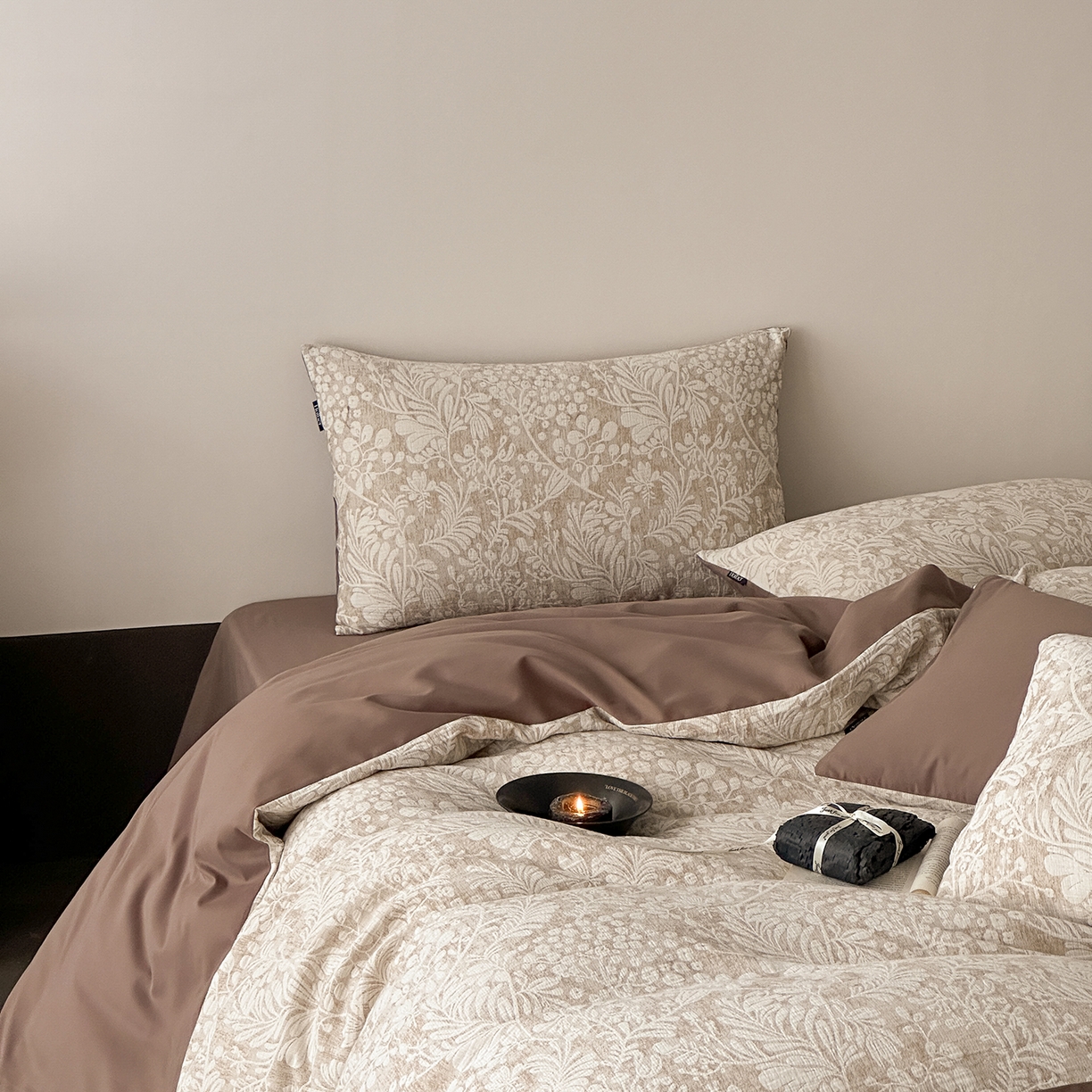 91家纺网 家纺一手货源 找家纺 （总）赫帛 2025新款50支全棉贡缎磨毛四件套-七草（磨毛款）