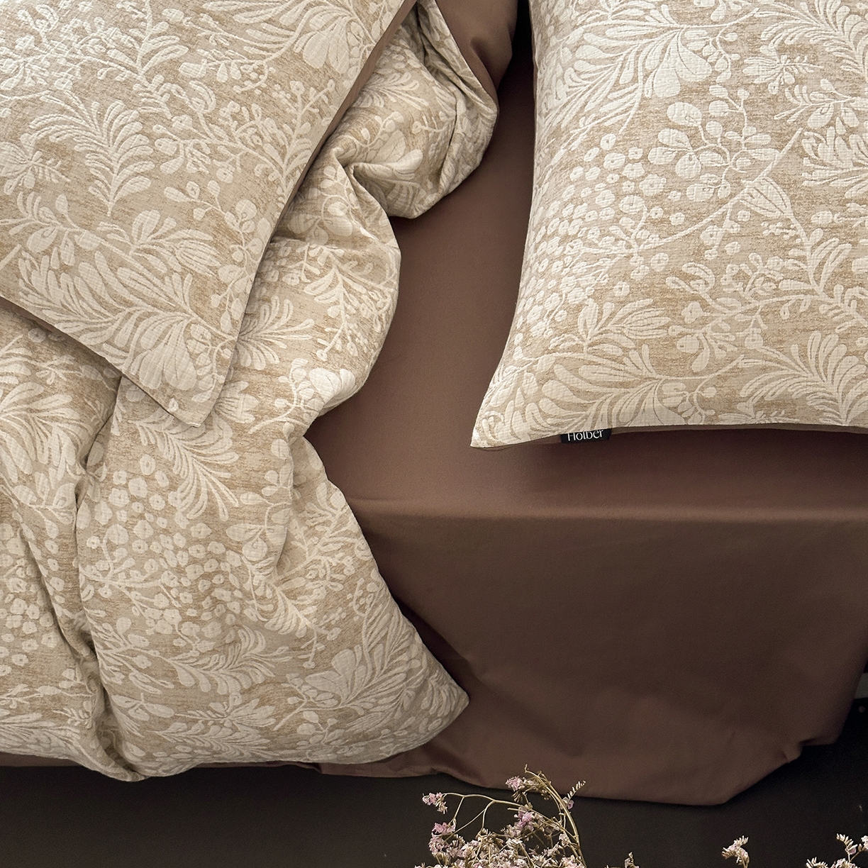 91家纺网 家纺一手货源 找家纺 赫帛 2025新款50支全棉贡缎磨毛四件套-七草（磨毛款） 七草-咖色（磨毛款）