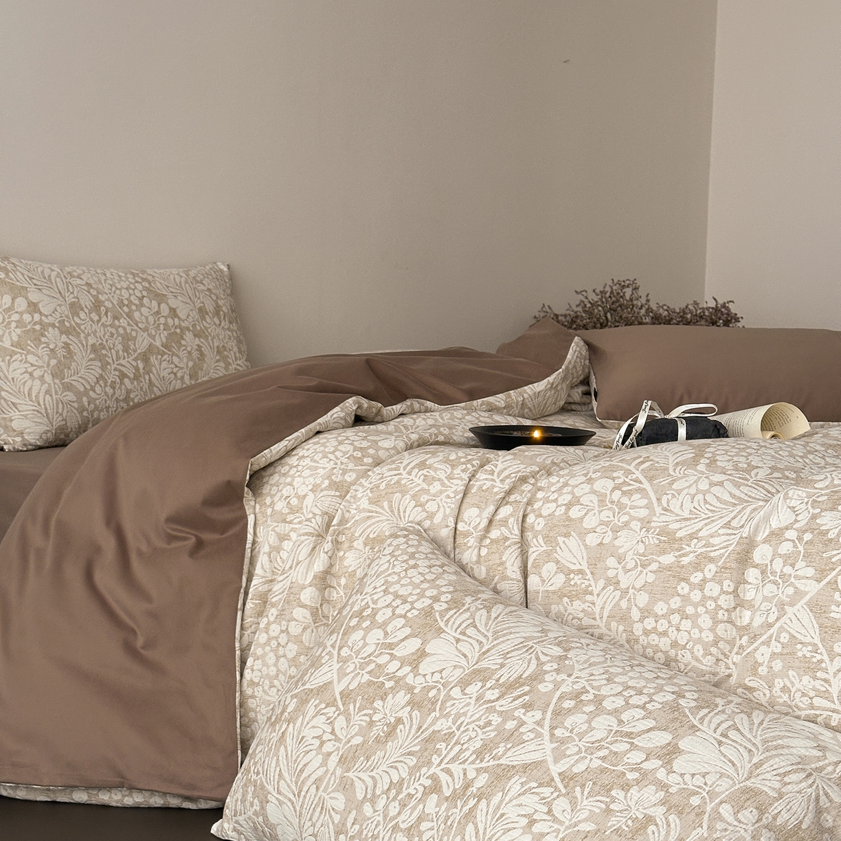 91家纺网 家纺一手货源 找家纺 赫帛 2025新款50支全棉贡缎磨毛四件套-七草（磨毛款） 七草-咖色（磨毛款）