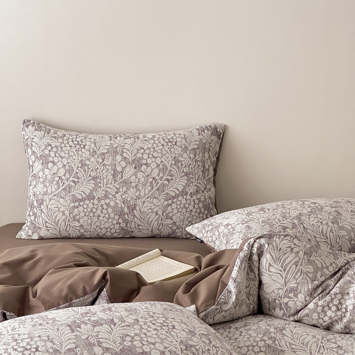 91家纺网 家纺一手货源 找家纺 赫帛 2025新款50支全棉贡缎磨毛四件套-七草（磨毛款） 七草-深紫（磨毛款）