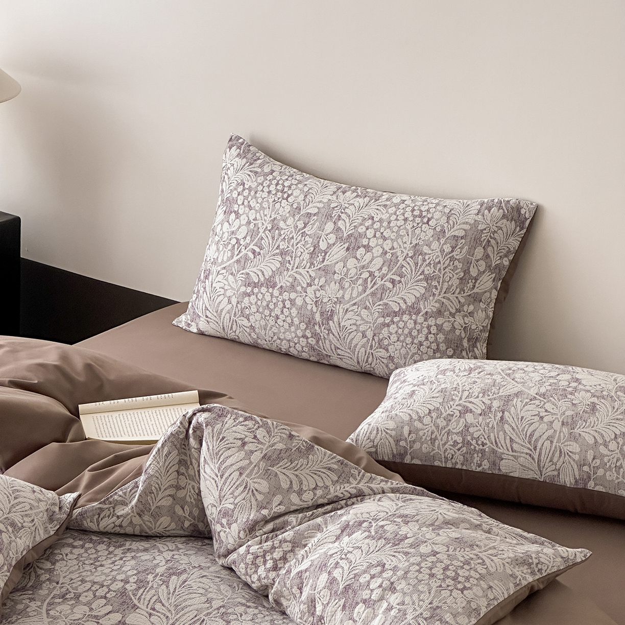 91家纺网 家纺一手货源 找家纺 赫帛 2025新款50支全棉贡缎磨毛四件套-七草（磨毛款） 七草-深紫（磨毛款）