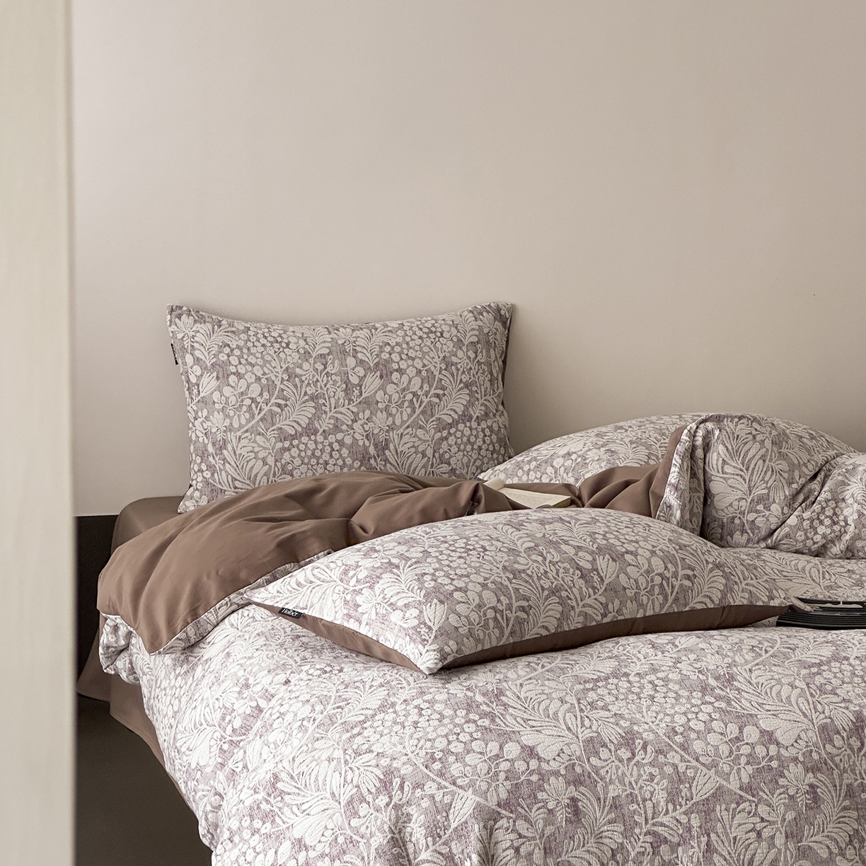 91家纺网 家纺一手货源 找家纺 赫帛 2025新款50支全棉贡缎磨毛四件套-七草（磨毛款） 七草-深紫（磨毛款）