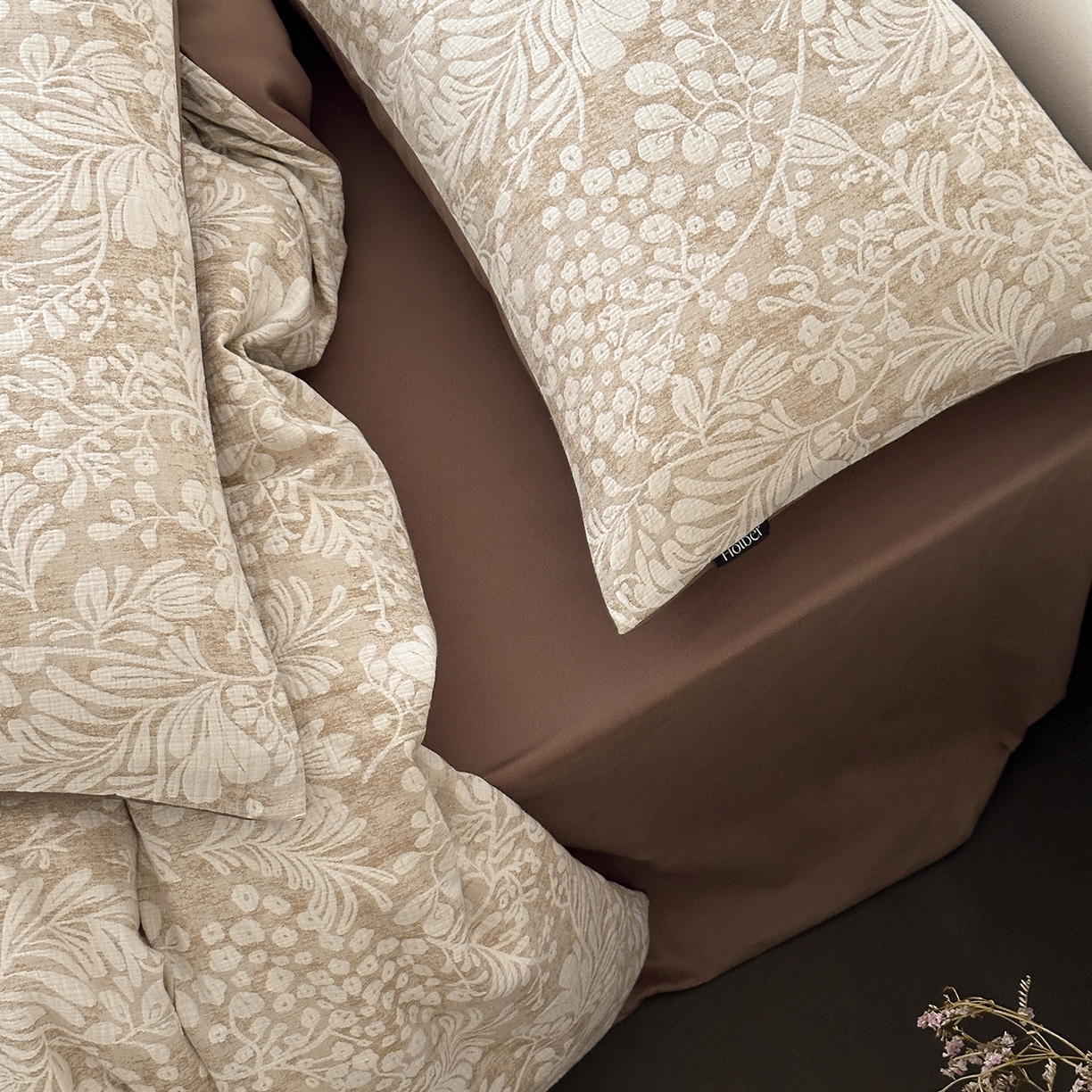 91家纺网 家纺一手货源 找家纺 赫帛 2025新款50支全棉贡缎磨毛四件套-七草（磨毛款） 七草-咖色（磨毛款）