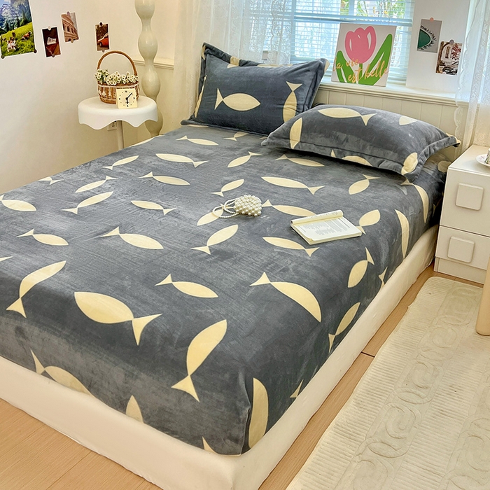 91家纺网 家纺一手货源 找家纺 富馨莱 2025新款牛奶绒印花床笠240克面料支持一件定制尺寸 布朗灰