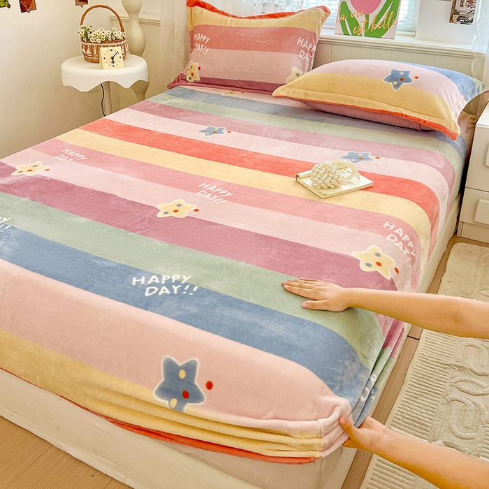 91家纺网 家纺一手货源 找家纺 富馨莱 2025新款牛奶绒印花床笠240克面料支持一件定制尺寸 彩虹星星