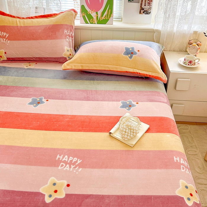 91家纺网 家纺一手货源 找家纺 富馨莱 2025新款牛奶绒印花床笠240克面料支持一件定制尺寸 彩虹星星