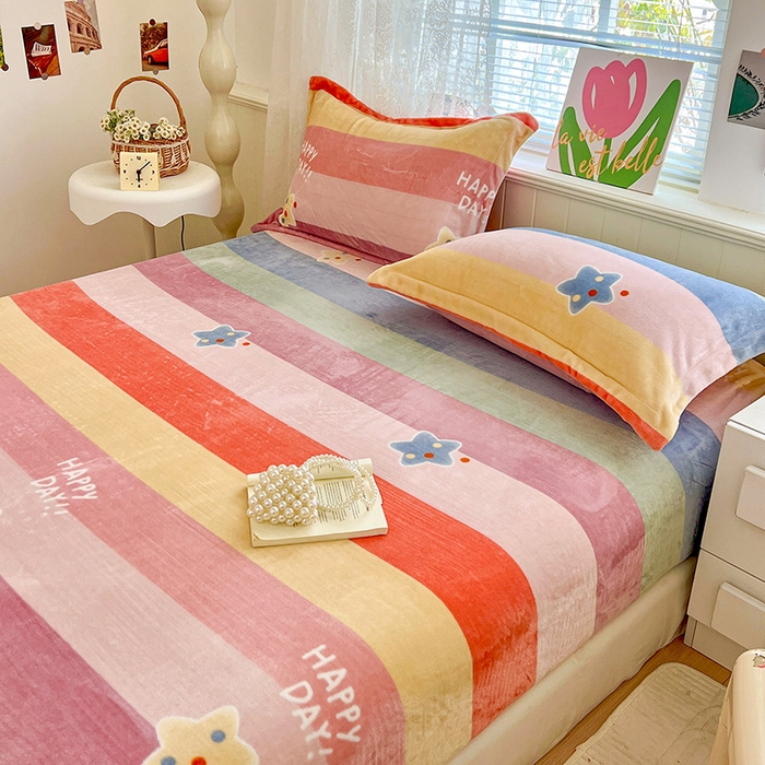 91家纺网 家纺一手货源 找家纺 富馨莱 2025新款牛奶绒印花床笠240克面料支持一件定制尺寸 彩虹星星