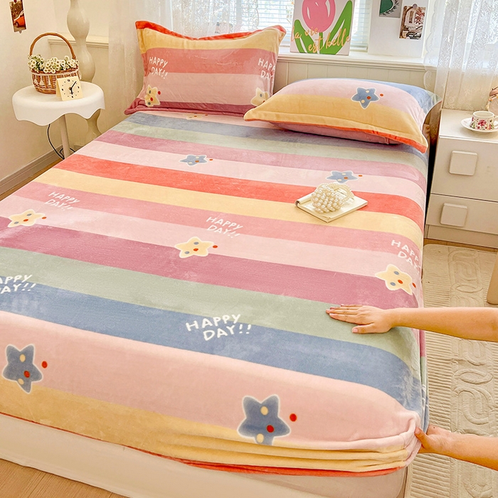 91家纺网 家纺一手货源 找家纺 富馨莱 2025新款牛奶绒印花床笠240克面料支持一件定制尺寸 彩虹星星