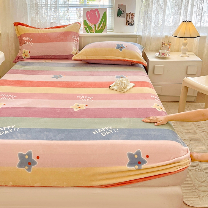 91家纺网 家纺一手货源 找家纺 富馨莱 2025新款牛奶绒印花床笠240克面料支持一件定制尺寸 彩虹星星