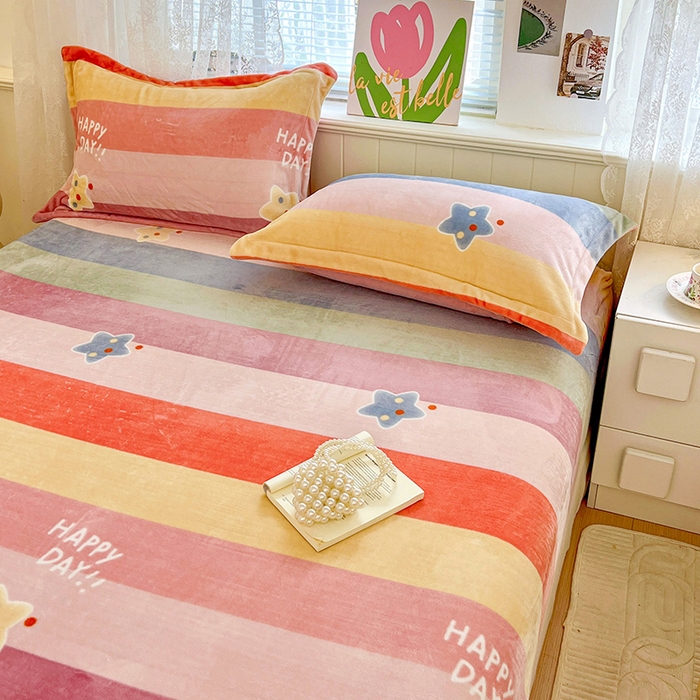 91家纺网 家纺一手货源 找家纺 富馨莱 2025新款牛奶绒印花床笠240克面料支持一件定制尺寸 彩虹星星