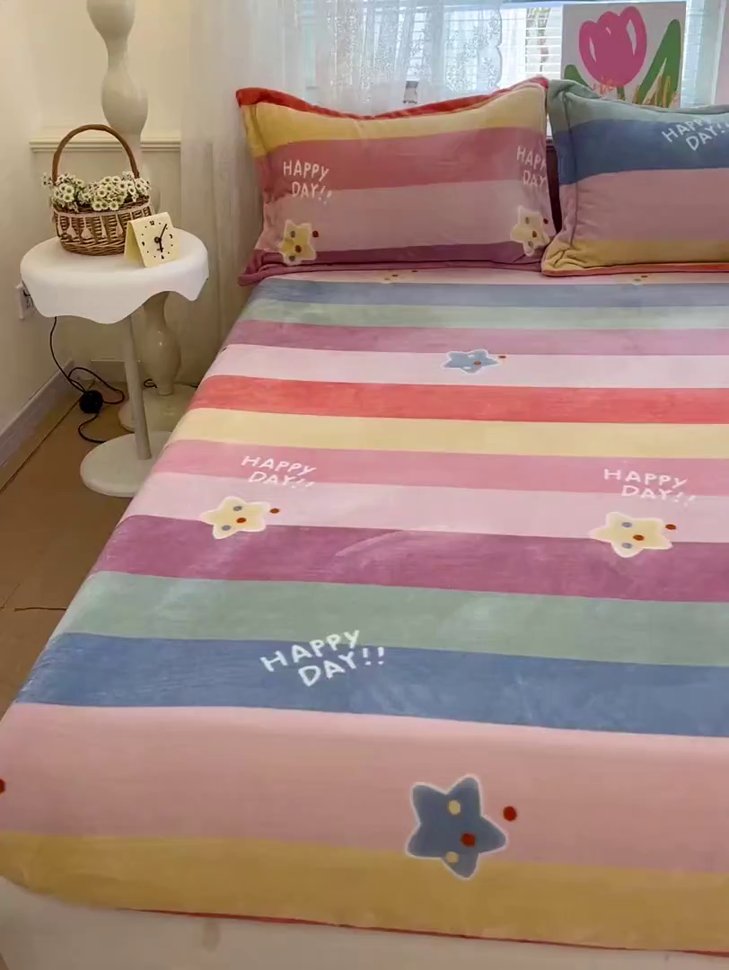 91家纺网 家纺一手货源 找家纺 富馨莱 2025新款牛奶绒印花床笠240克面料支持一件定制尺寸 彩虹星星