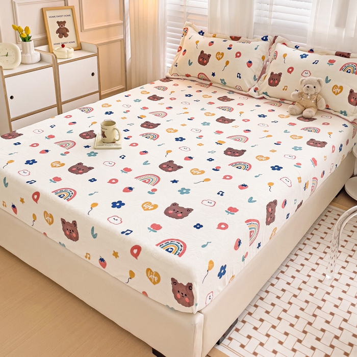 91家纺网 家纺一手货源 找家纺 富馨莱 2025新款牛奶绒印花床笠240克面料支持一件定制尺寸 彩虹熊