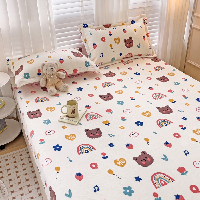 91家纺网 家纺一手货源 找家纺 富馨莱 2025新款牛奶绒印花床笠240克面料支持一件定制尺寸 彩虹熊