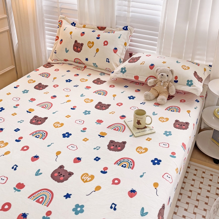 91家纺网 家纺一手货源 找家纺 富馨莱 2025新款牛奶绒印花床笠240克面料支持一件定制尺寸 彩虹熊