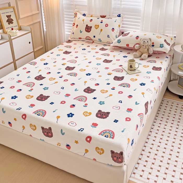 91家纺网 家纺一手货源 找家纺 富馨莱 2025新款牛奶绒印花床笠240克面料支持一件定制尺寸 彩虹熊