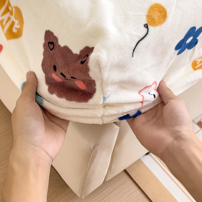 91家纺网 家纺一手货源 找家纺 富馨莱 2025新款牛奶绒印花床笠240克面料支持一件定制尺寸 彩虹熊