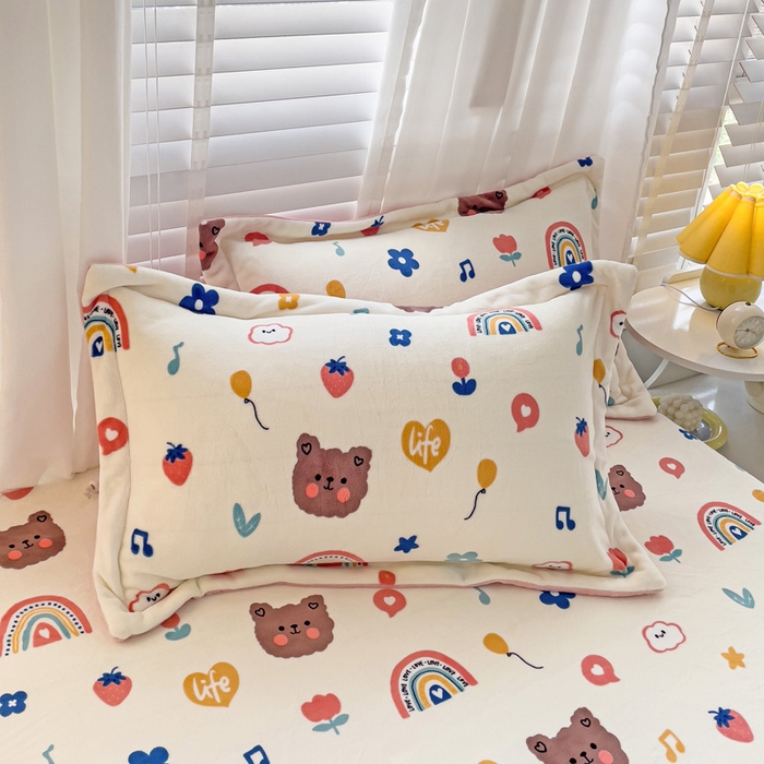 91家纺网 家纺一手货源 找家纺 富馨莱 2025新款牛奶绒印花床笠240克面料支持一件定制尺寸 彩虹熊