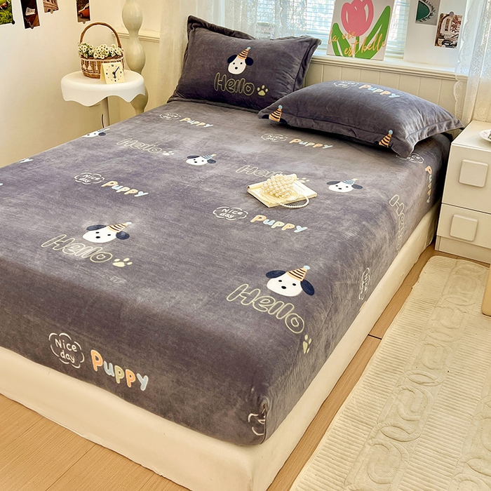 91家纺网 家纺一手货源 找家纺 富馨莱 2025新款牛奶绒印花床笠240克面料支持一件定制尺寸 嗨皮狗