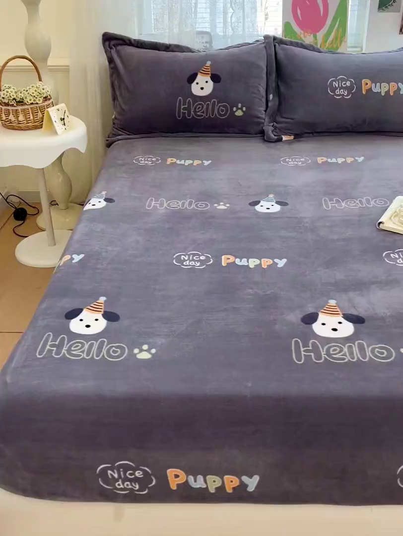 91家纺网 家纺一手货源 找家纺 富馨莱 2025新款牛奶绒印花床笠240克面料支持一件定制尺寸 嗨皮狗